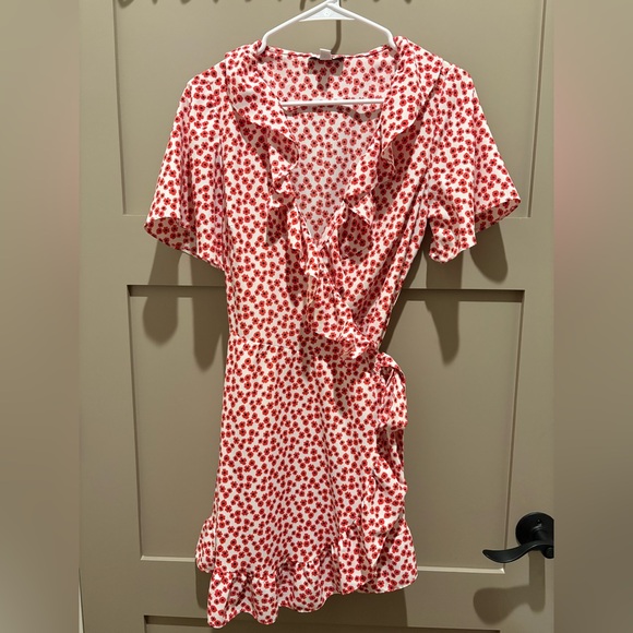 Topshop Red and White Floral Wrap Mini Dress - Picture 2 of 4
